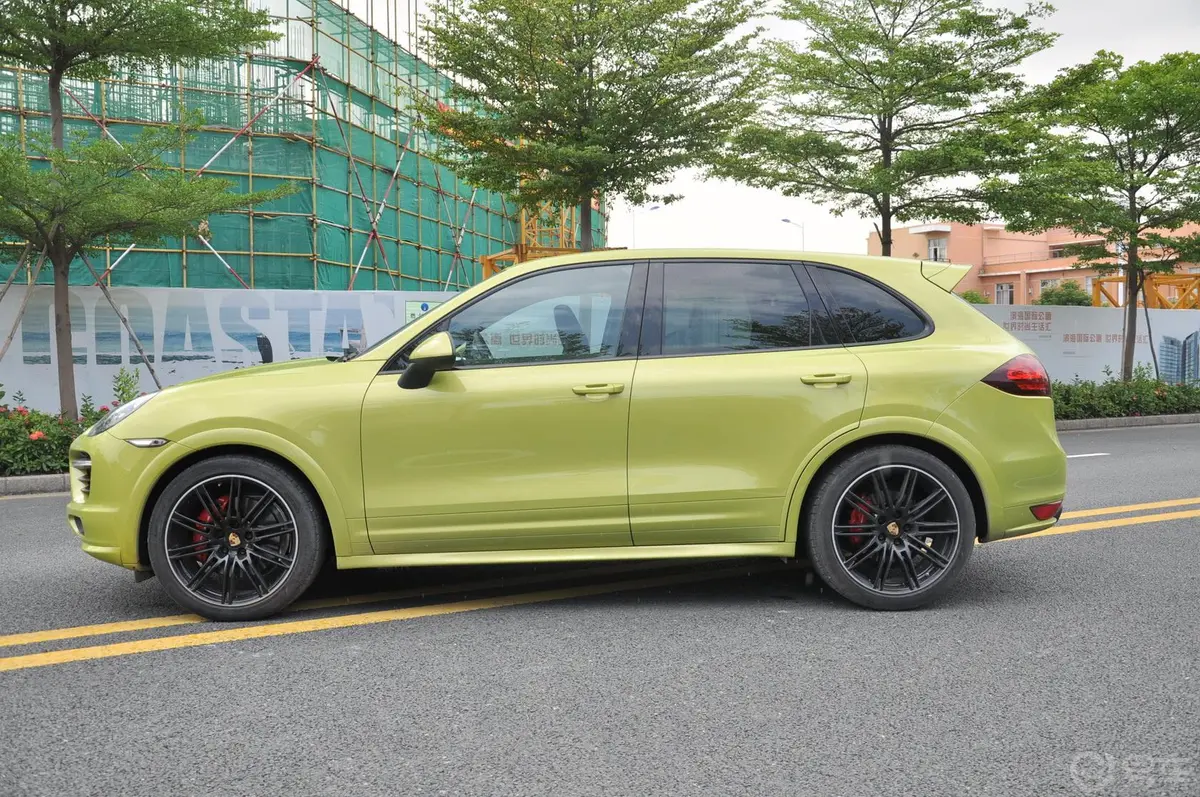 CayenneCayenne GTS 4.8L正侧车头向左水平