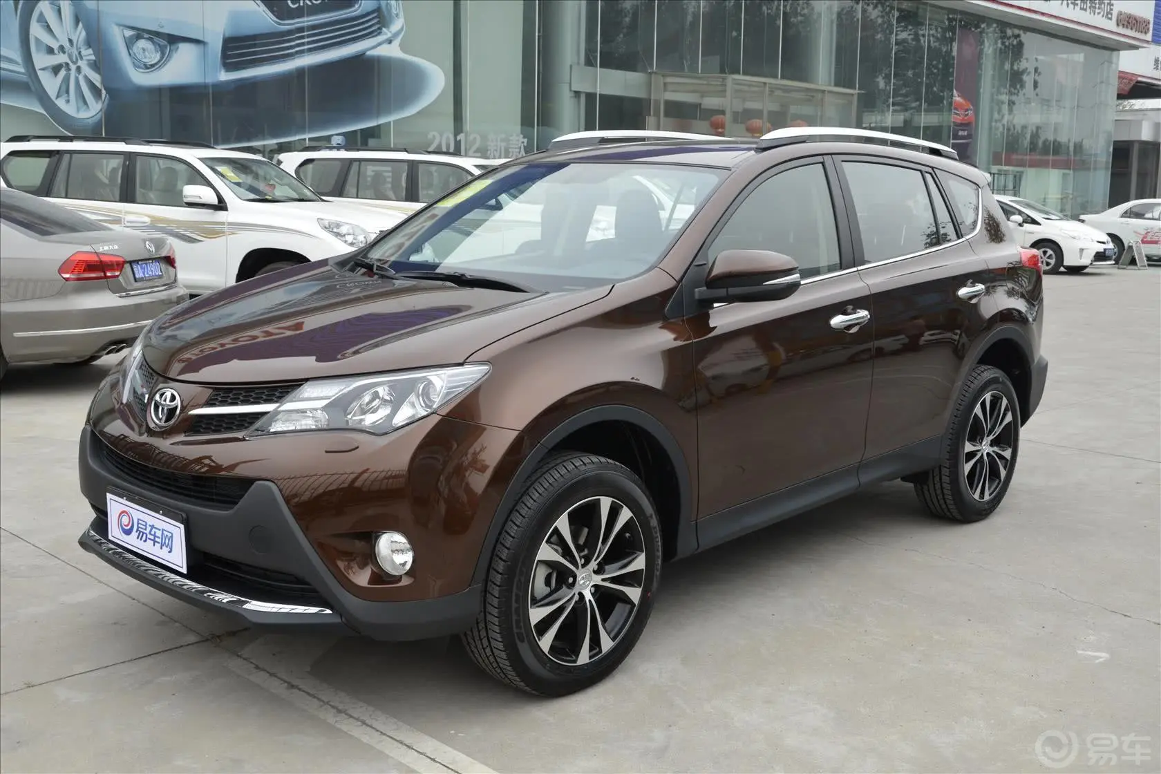 RAV4荣放2.5L 手自一体 豪华版侧前45度车头向左水平