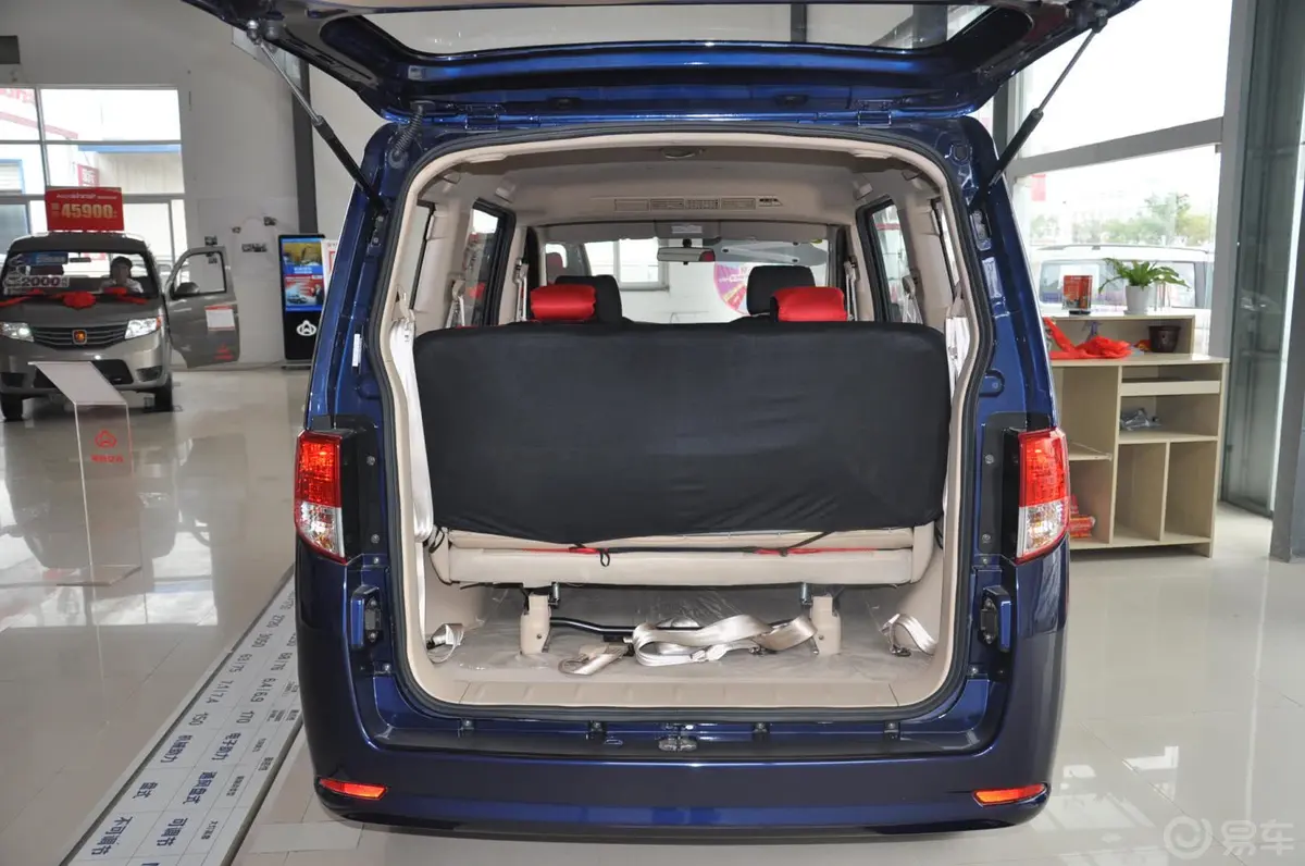 欧诺S1.3L 标准型行李箱空间