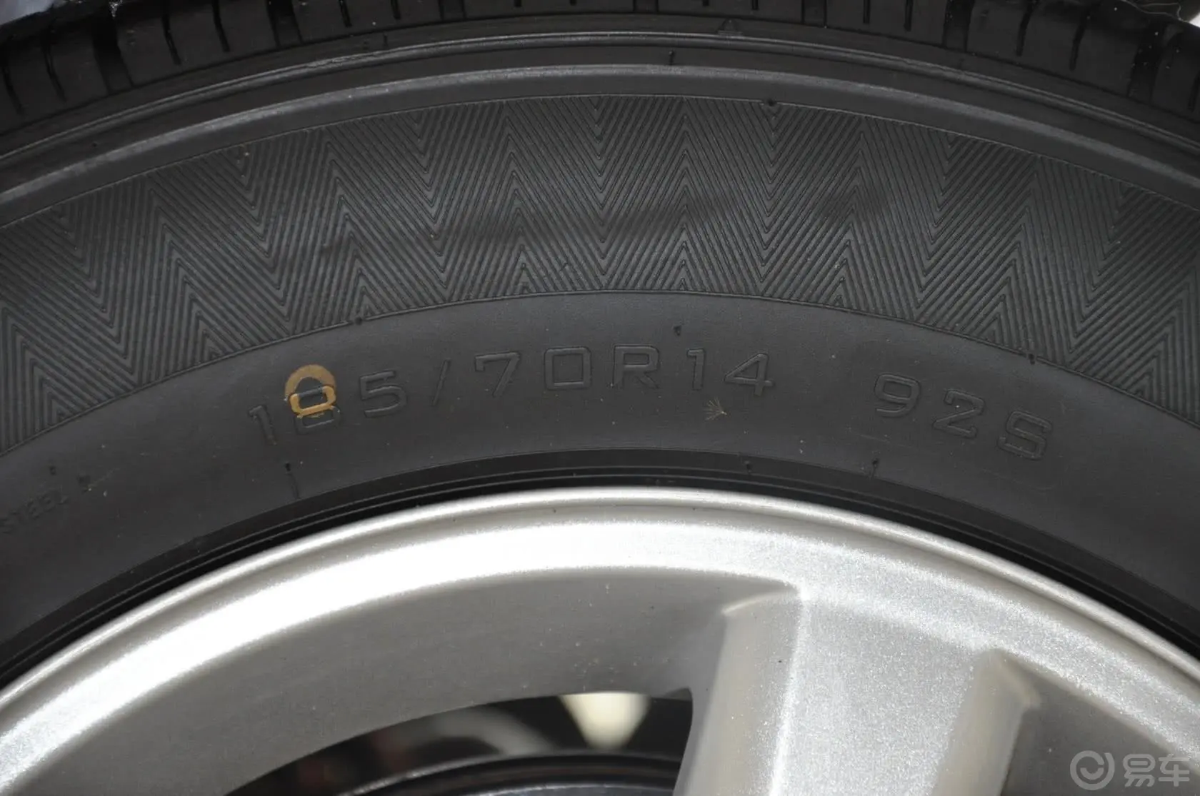 欧诺S1.3L 标准型轮胎规格