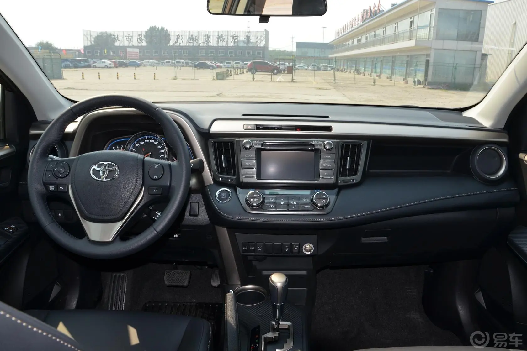 RAV4荣放2.0L CVT 新锐版内饰全景正拍