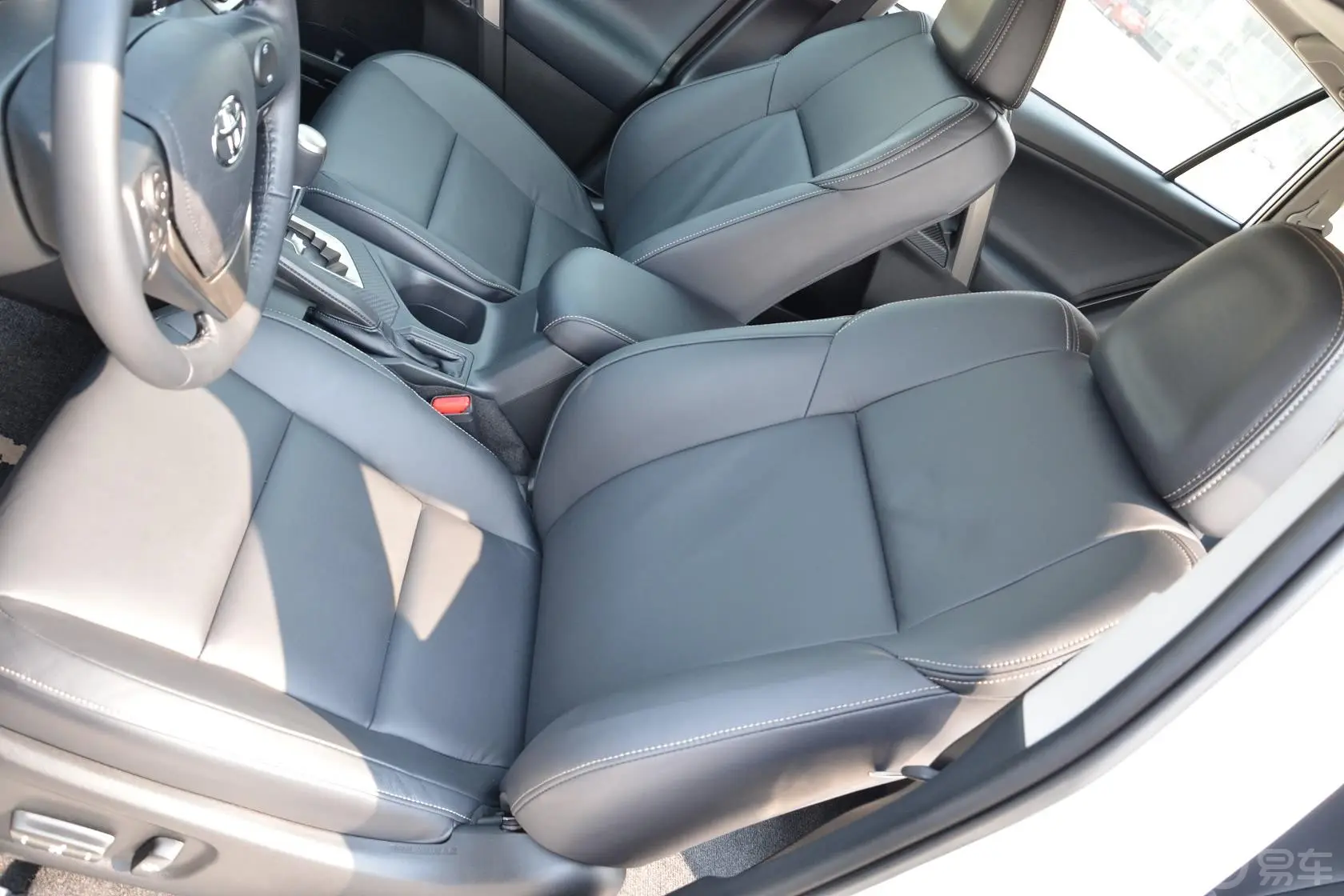 RAV4荣放2.0L CVT 新锐版驾驶员座椅