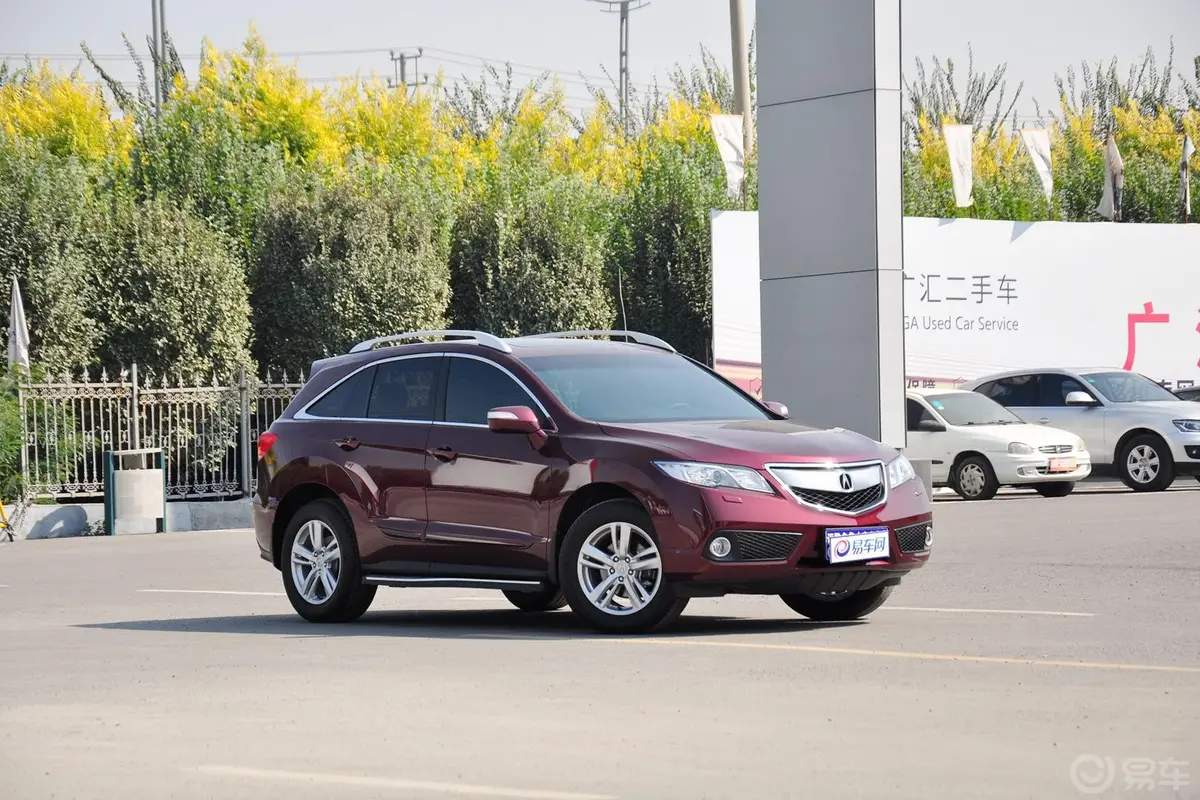 讴歌RDX(进口)3.5L V6侧前45度车头向右水平