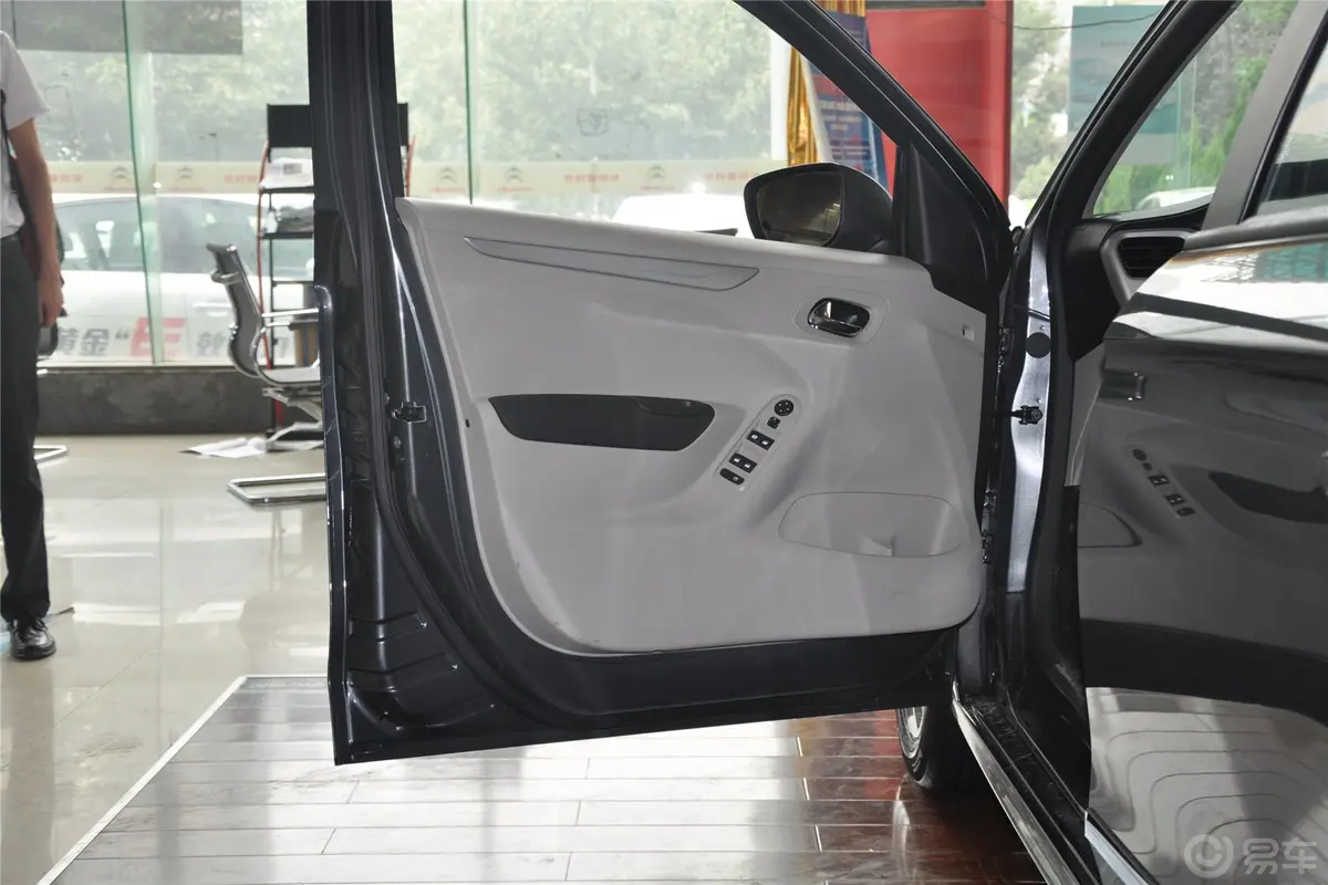 爱丽舍1.6L 手动 舒适型驾驶员侧车门内门板