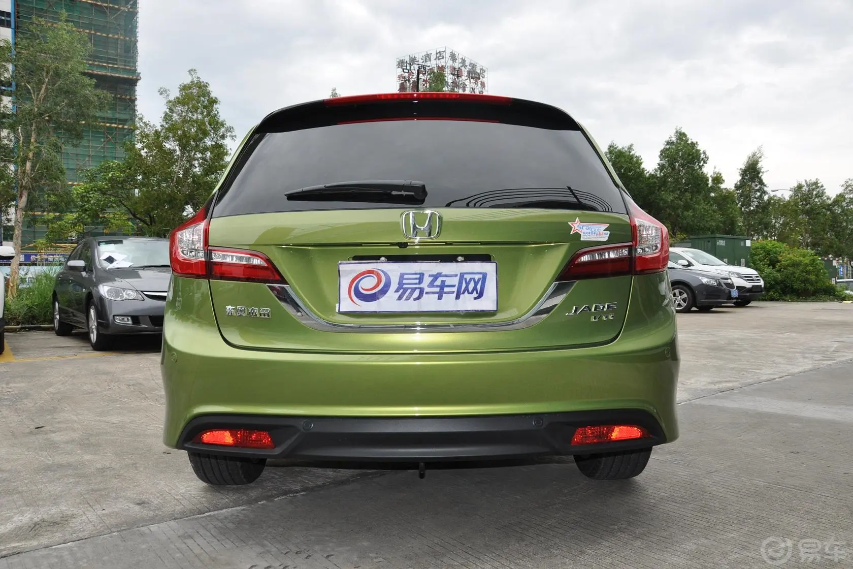 杰德1.8L CVT 豪华型（六座）正后水平