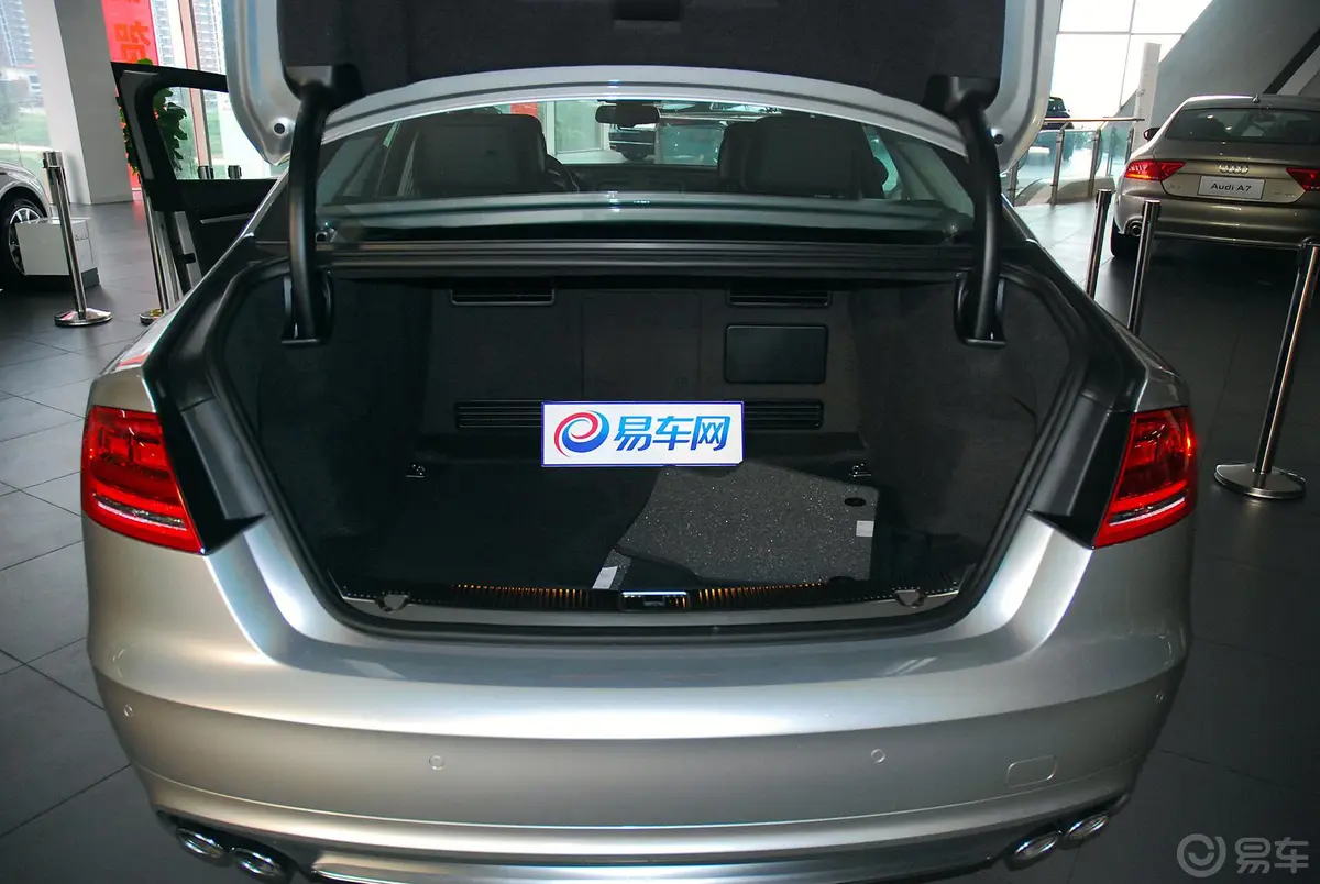 奥迪S8S8 4.0TFSI quattro行李箱空间