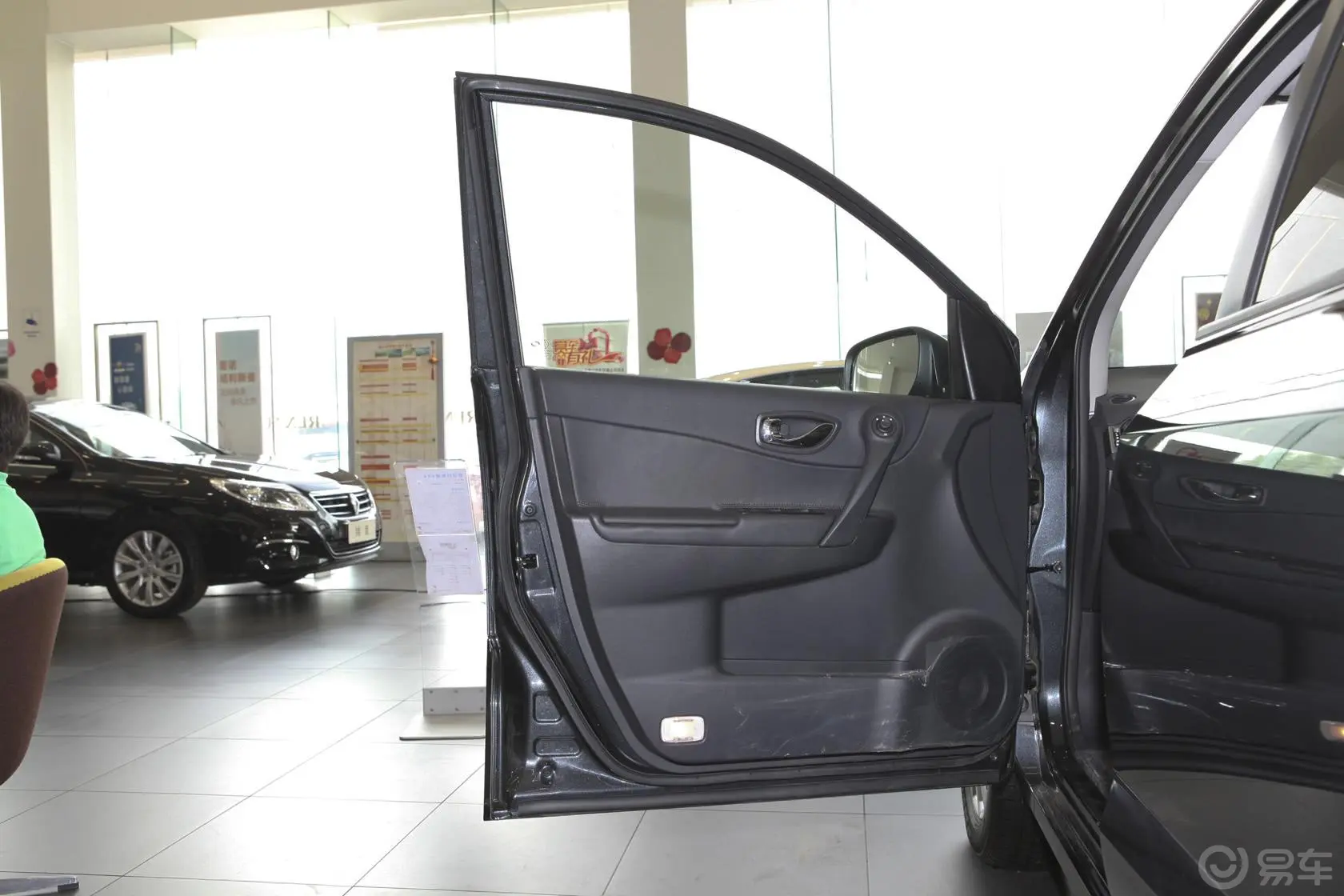 科雷傲(进口)2.5L 四驱 舒适版驾驶员侧车门内门板