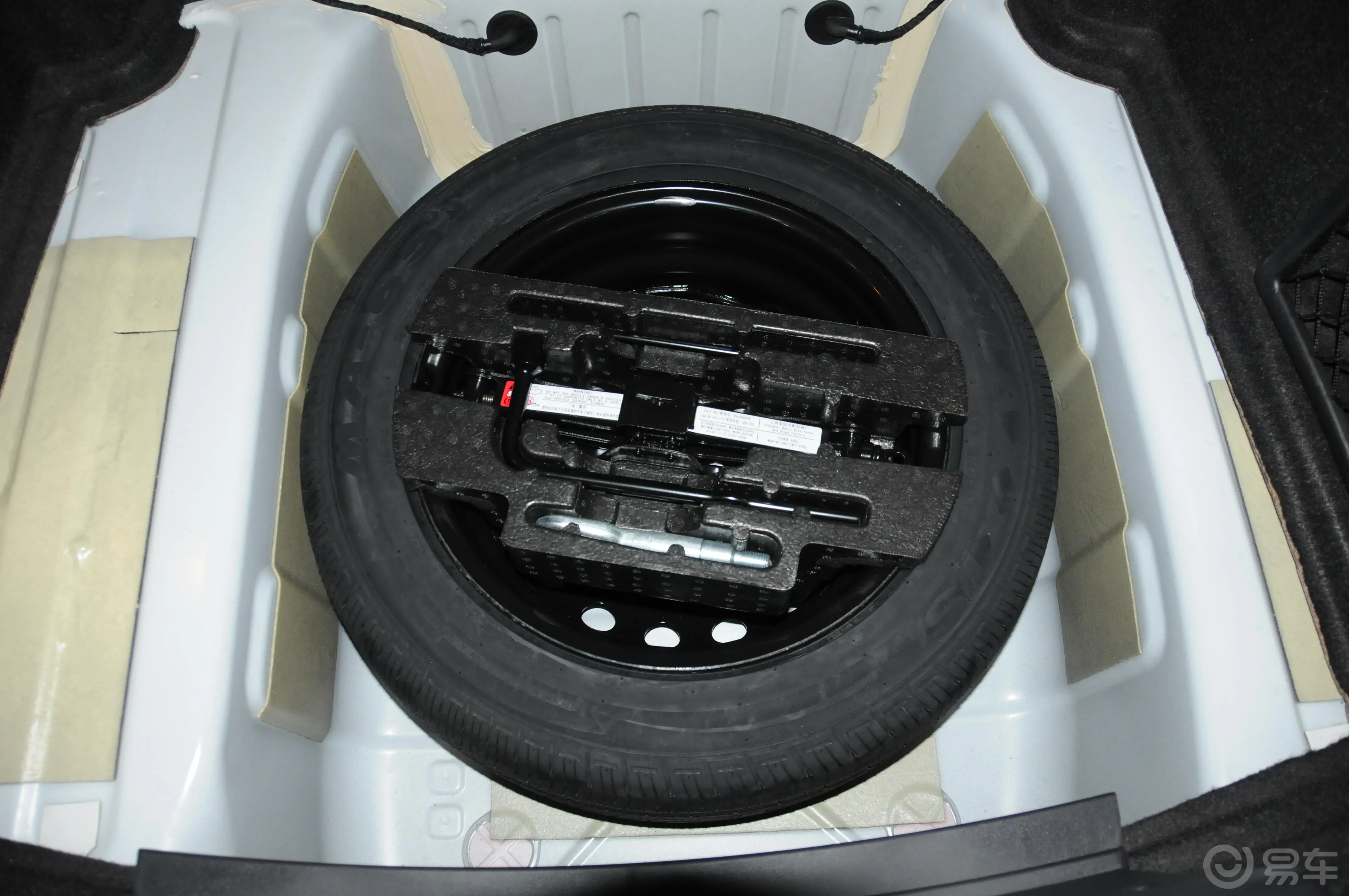 MG6掀背 1.8T TST 性能版备胎