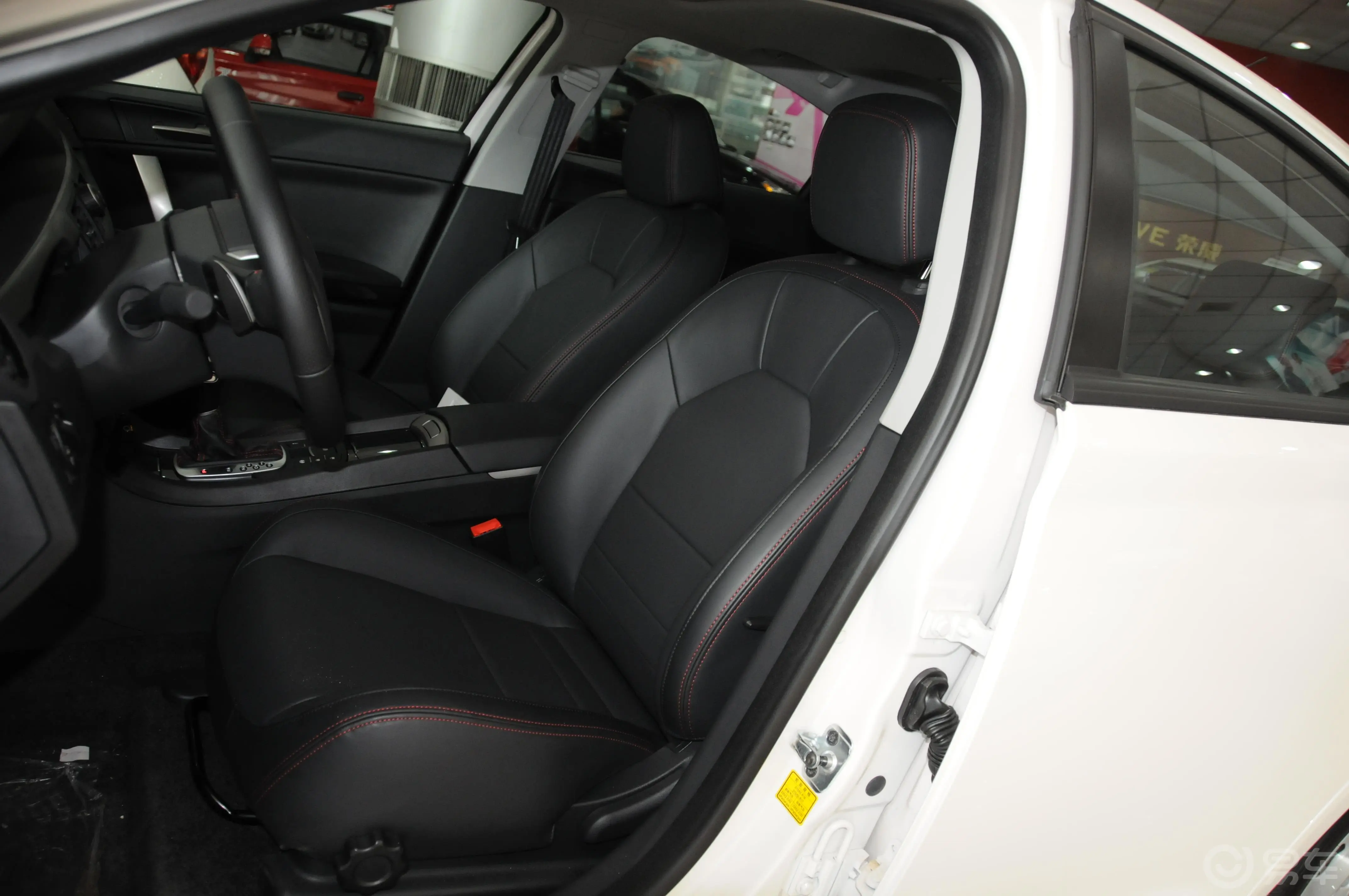 MG6掀背 1.8T TST 性能版驾驶员座椅