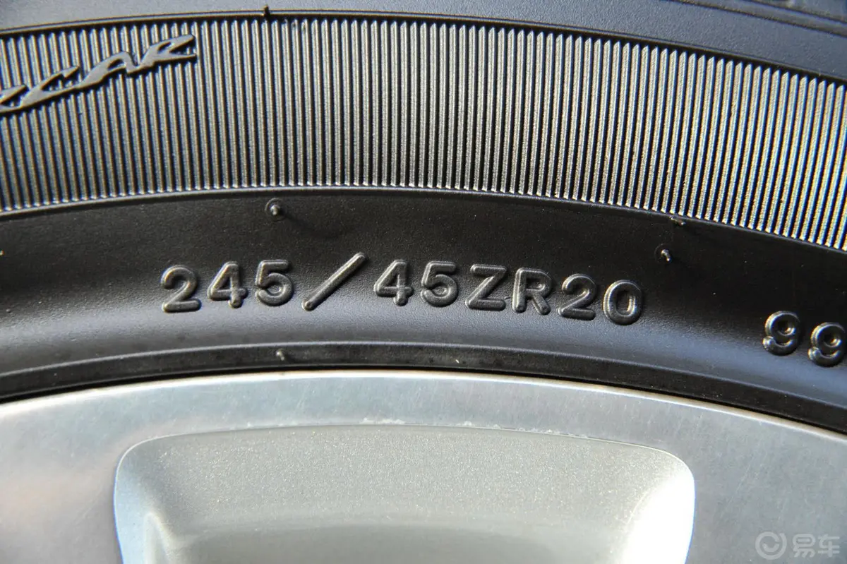 克莱斯勒3003.6L 手自一体 尊适版轮胎规格