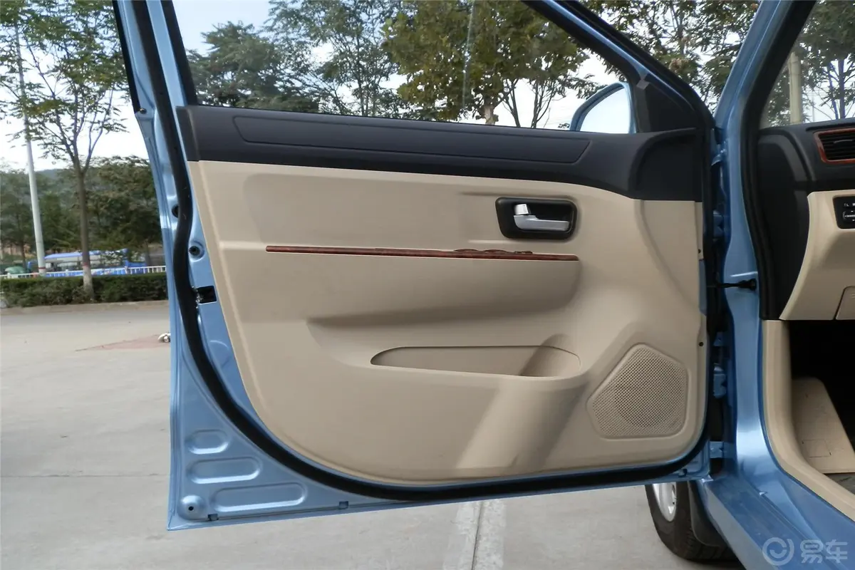 风光330风光系列 1.5L 手动 精典型驾驶员侧车门内门板