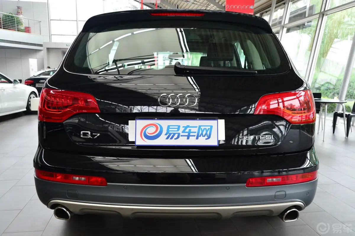 奥迪Q735 TFSI quattro 越野型正后水平