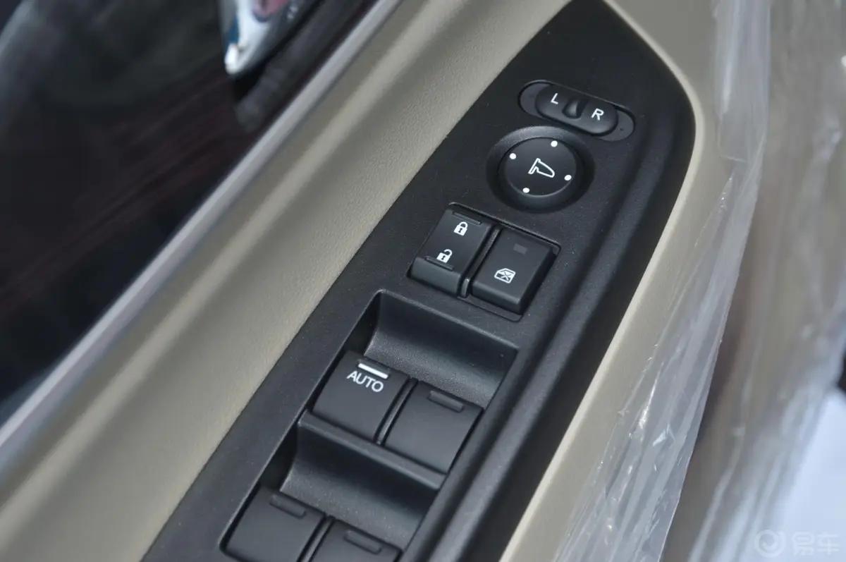 凌派1.8L 自动 舒适版车窗升降键