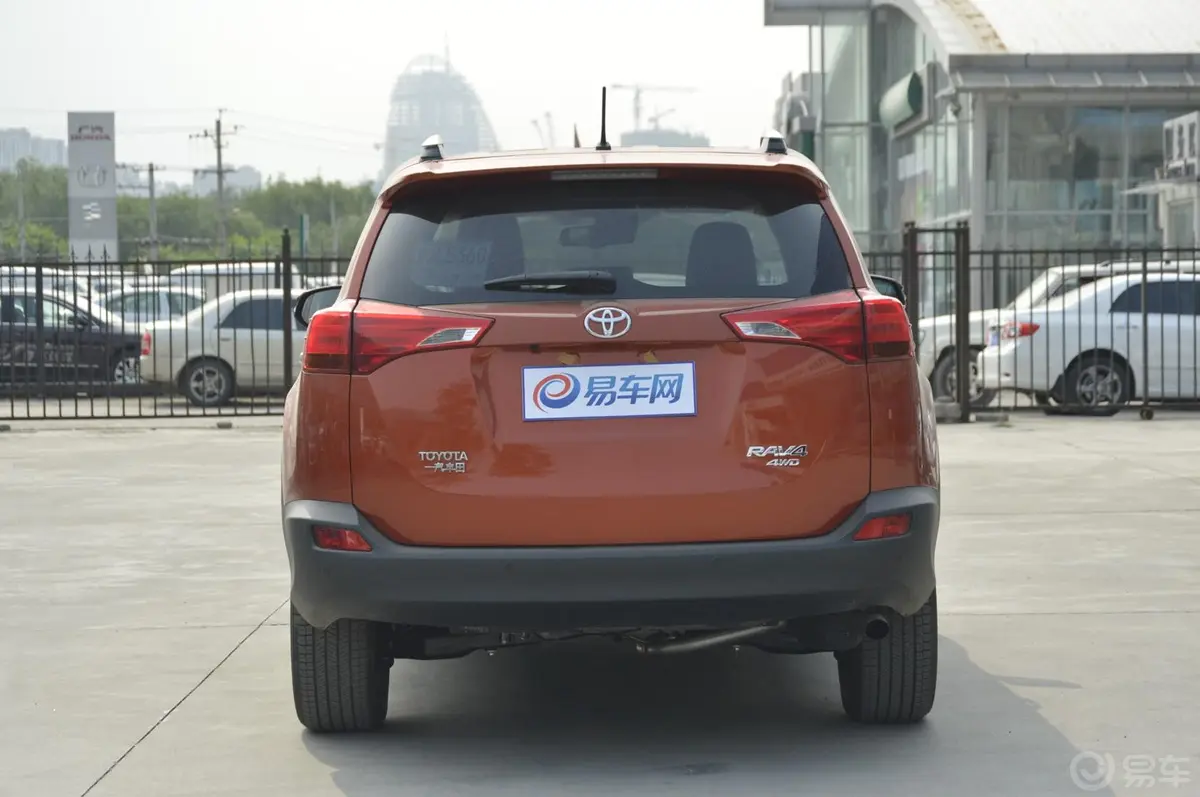 RAV4荣放2.5L 手自一体 尊贵版正后水平