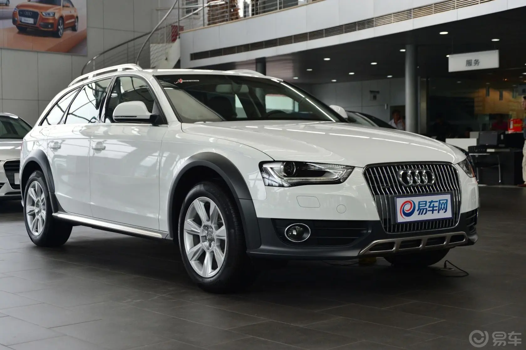 奥迪A4(进口)40TFSI allroad quattro 豪华型侧前45度车头向右水平