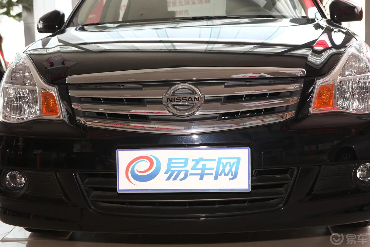 轩逸1.6L 自动 XE 经典舒适版前格栅侧俯拍