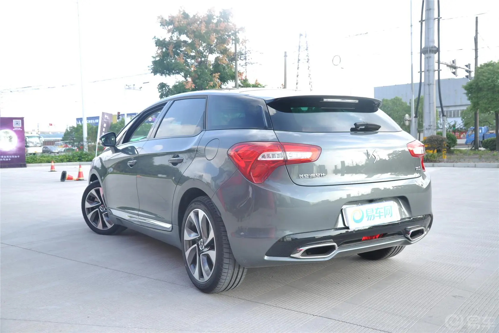 DS 5(进口)1.6T 手自一体 尊享版侧后45度车头向左水平