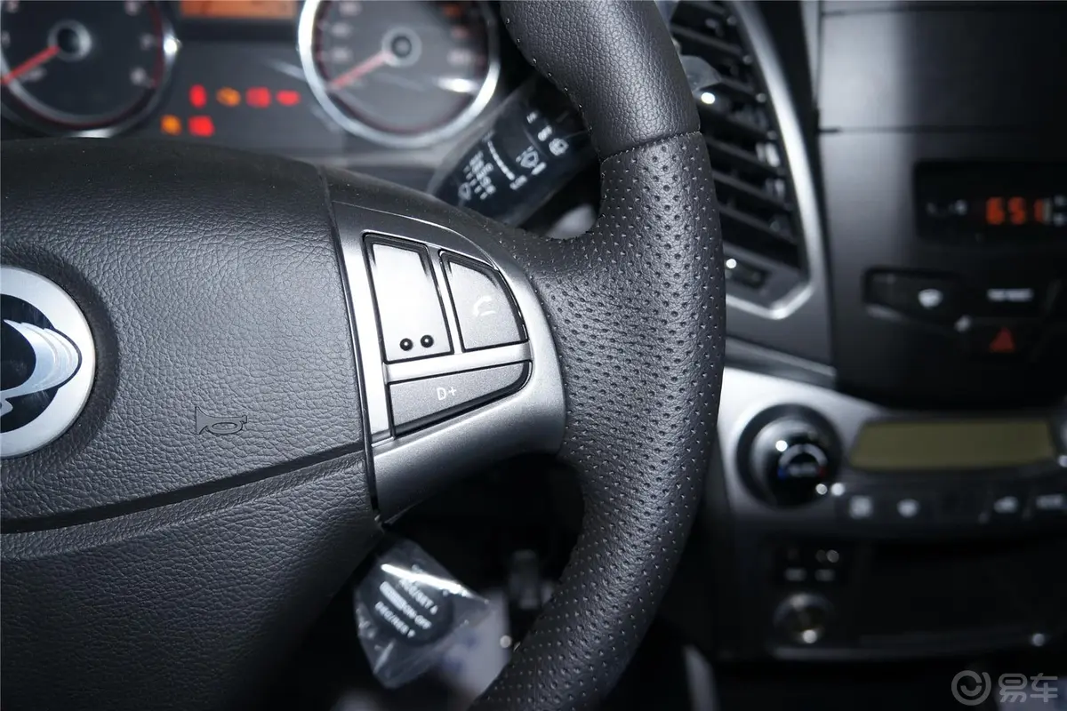 柯兰多2.0L 手动 两驱 舒适导航版 汽油方向盘功能键（右）