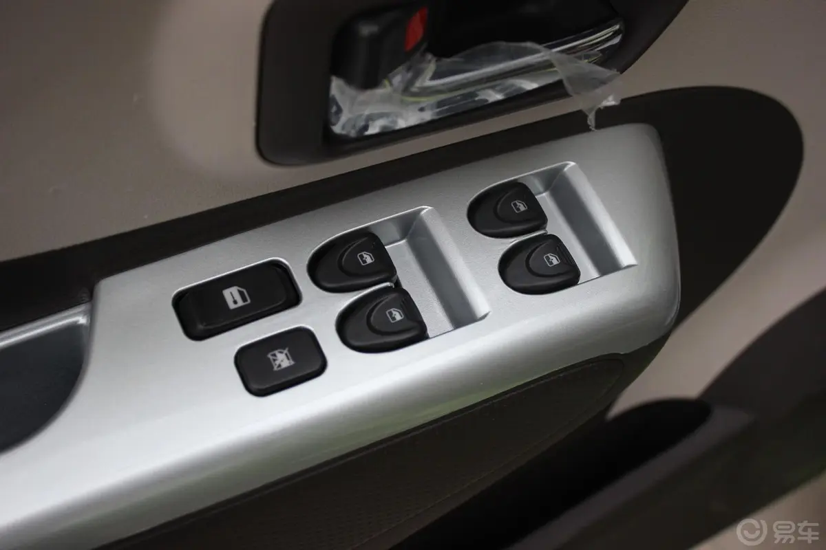 众泰Z1001.0L 舒适型车窗升降键