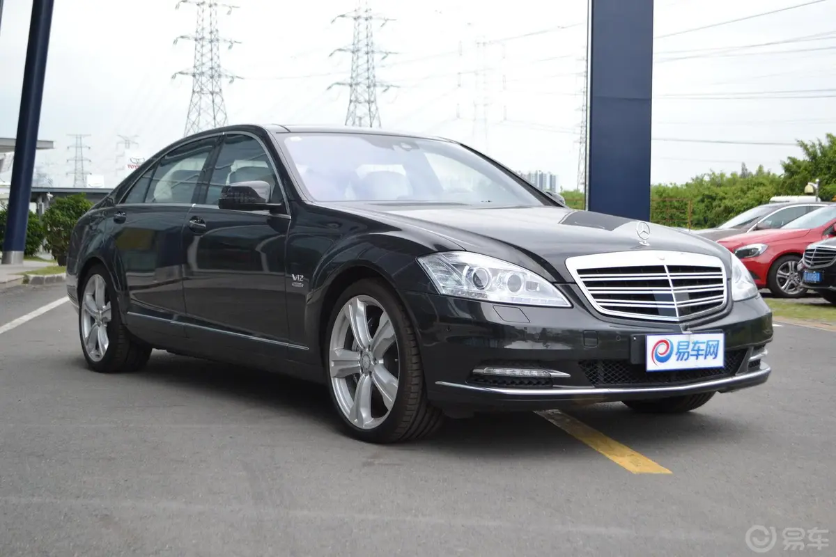 奔驰S级S600L Grand Edition designo侧前45度车头向右水平