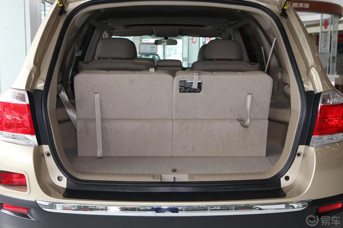 汉兰达3.5L 自动 四驱 豪华型 7座行李箱空间