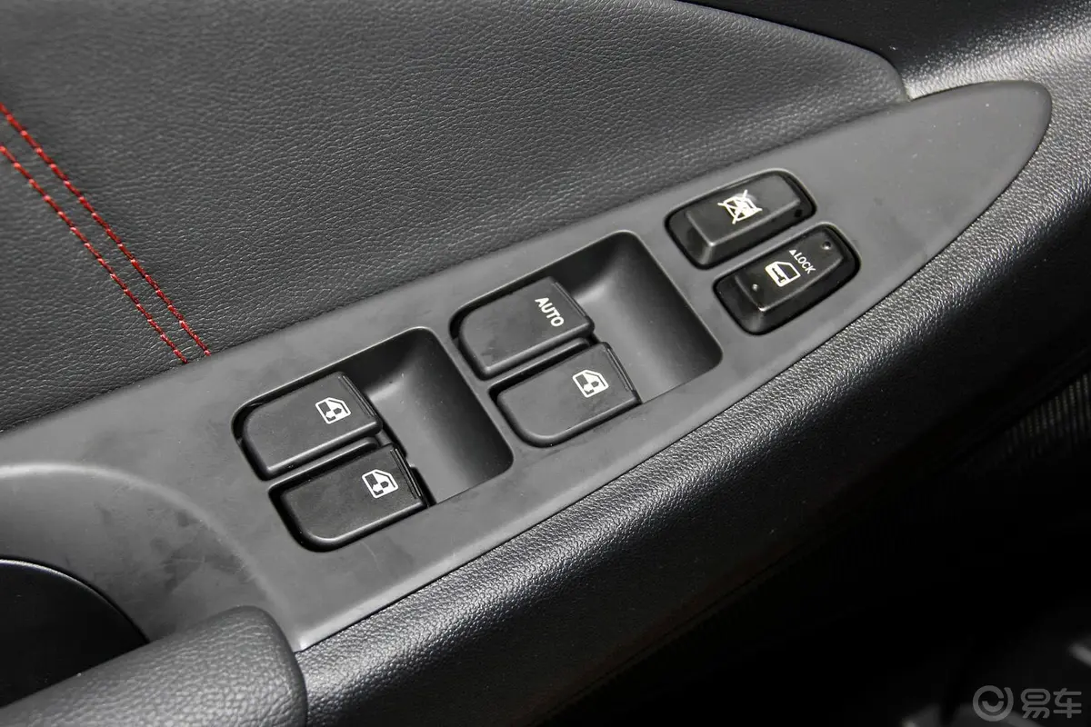 逸动XT1.5T 自动 炫酷型车窗升降键