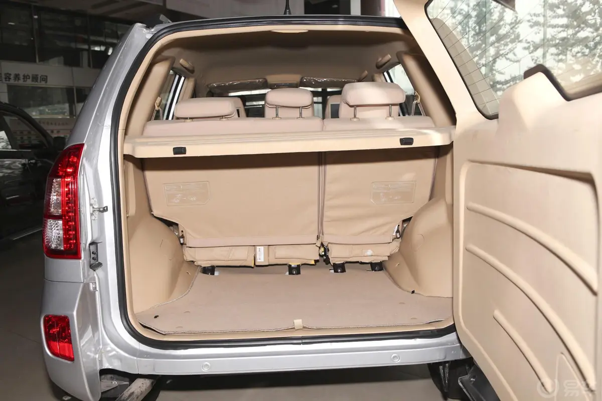 瑞虎精英版 1.6L 手动 DVVT 舒适型行李箱空间