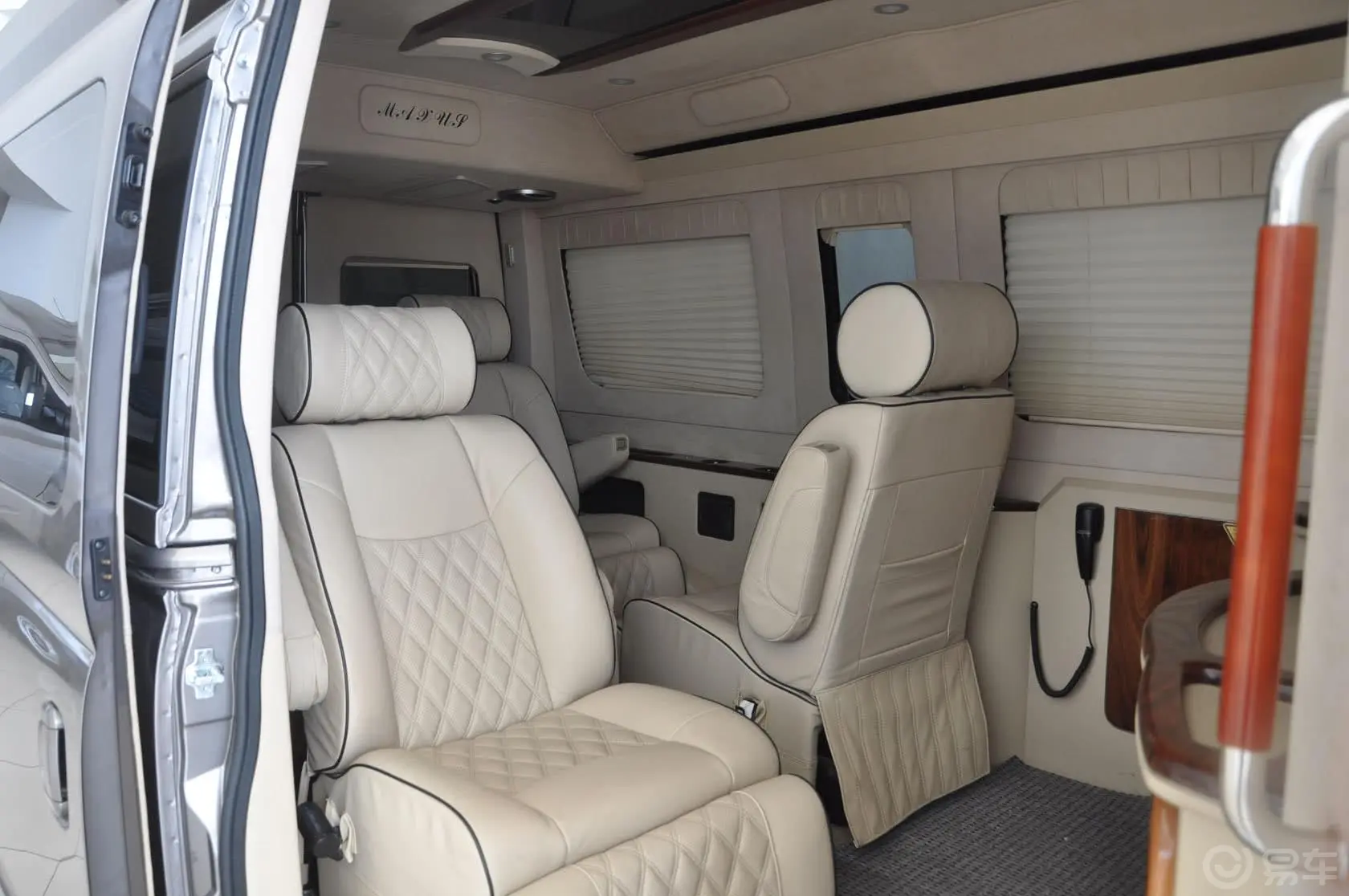 新途V80商务休旅车 2.5T 手动 VIP 5座后排座椅