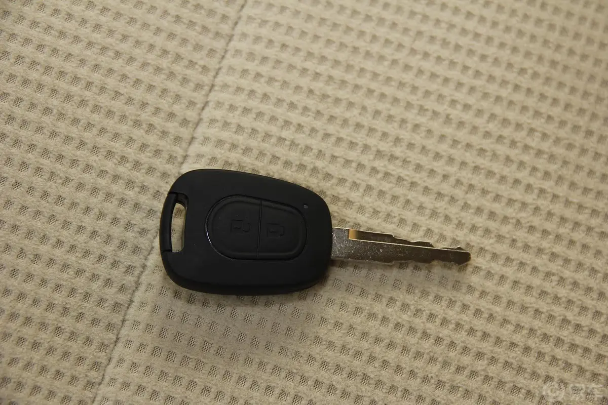 北京汽车E系列三厢 1.5L 手动 乐尚版钥匙