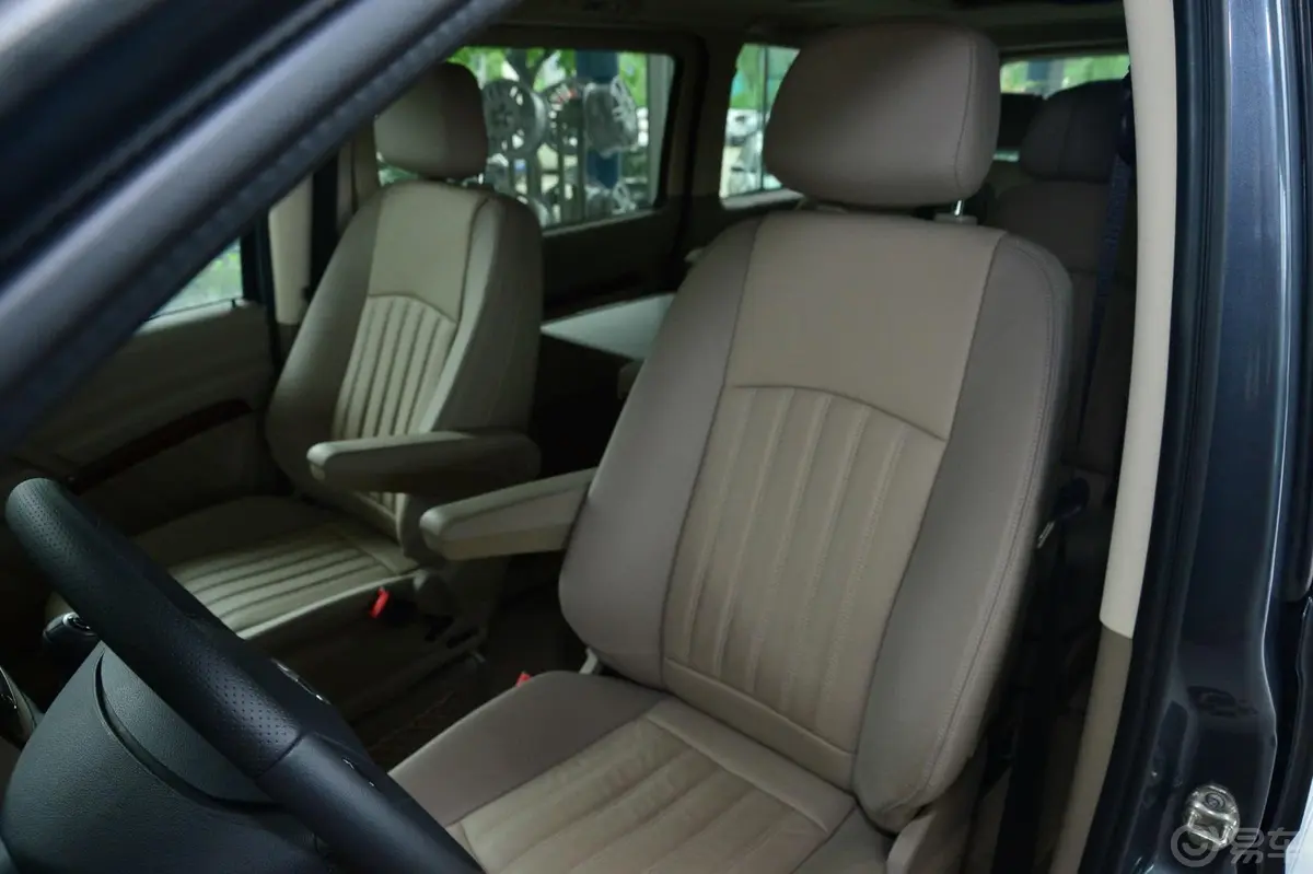 唯雅诺3.0L 舒适版驾驶员座椅
