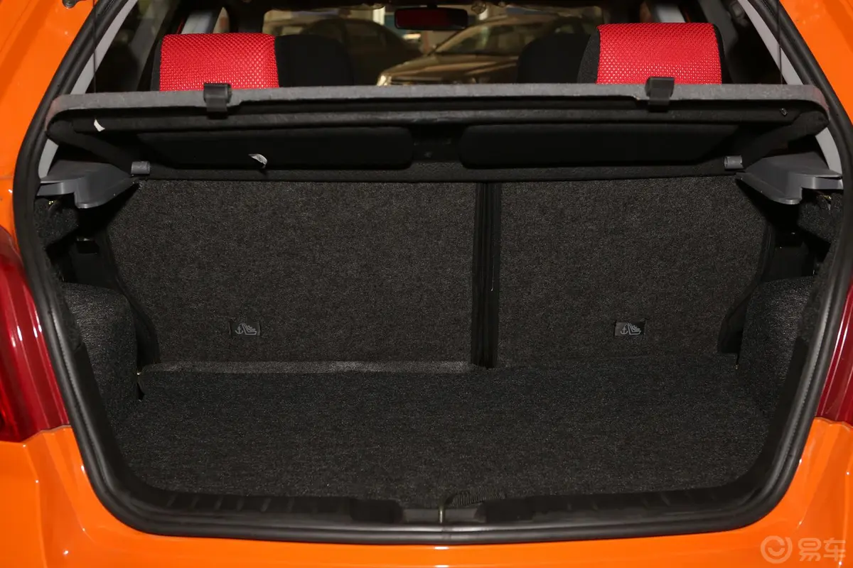 金刚CROSS 1.5 手动 豪华型行李箱空间