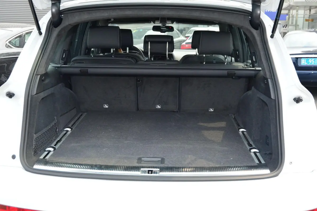 奥迪Q735 TFSI quattro 专享型行李箱空间