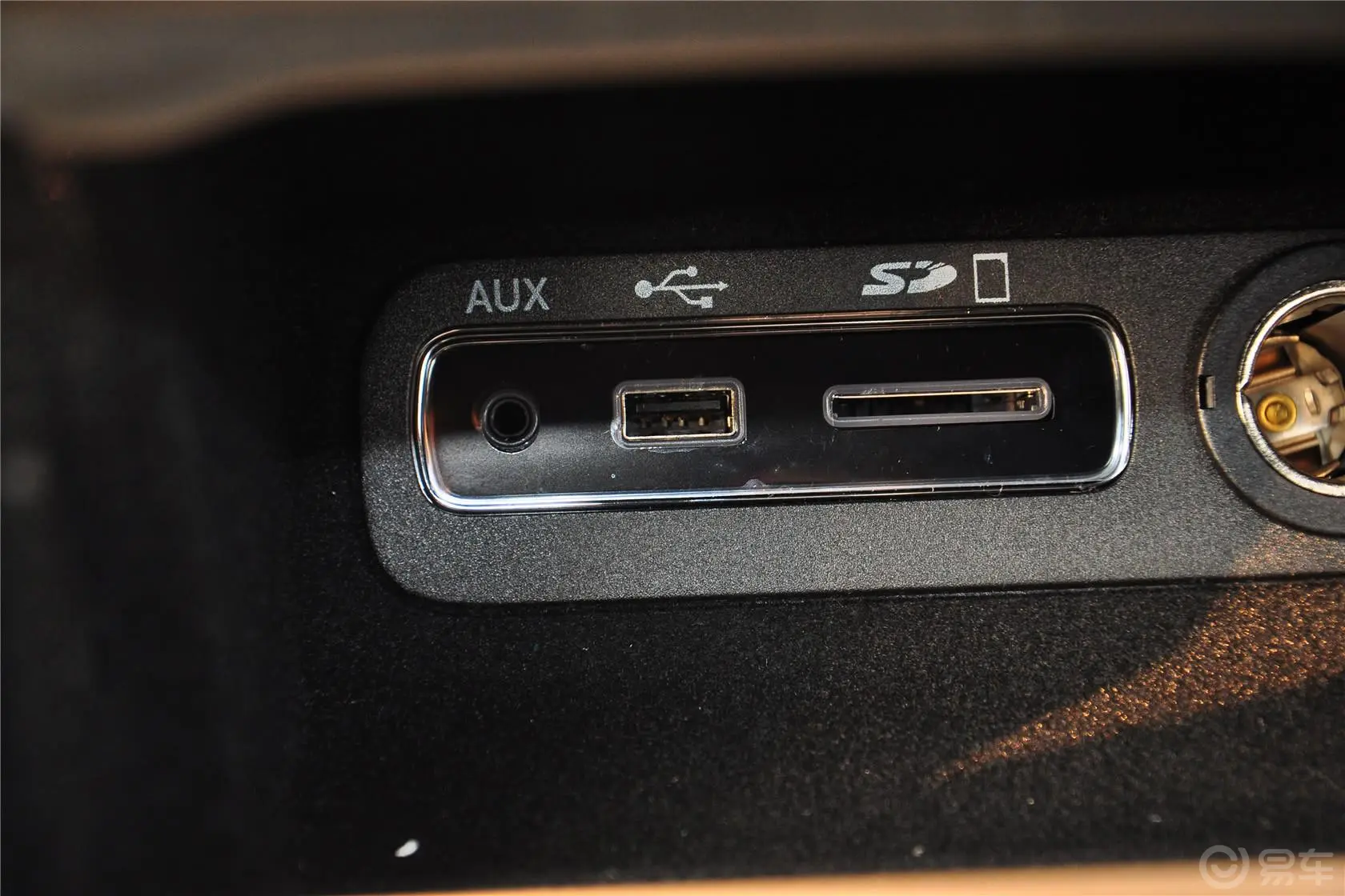 大切诺基(进口)3.6L 舒适导航版USB接口