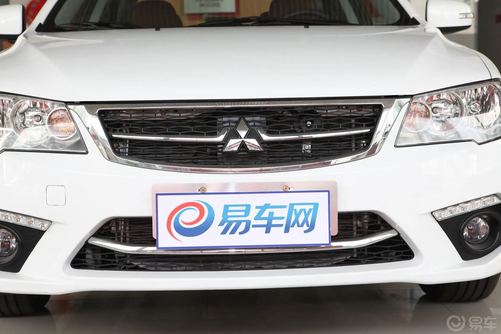 风迪思1.8L CVT 豪华型 国四前格栅侧俯拍