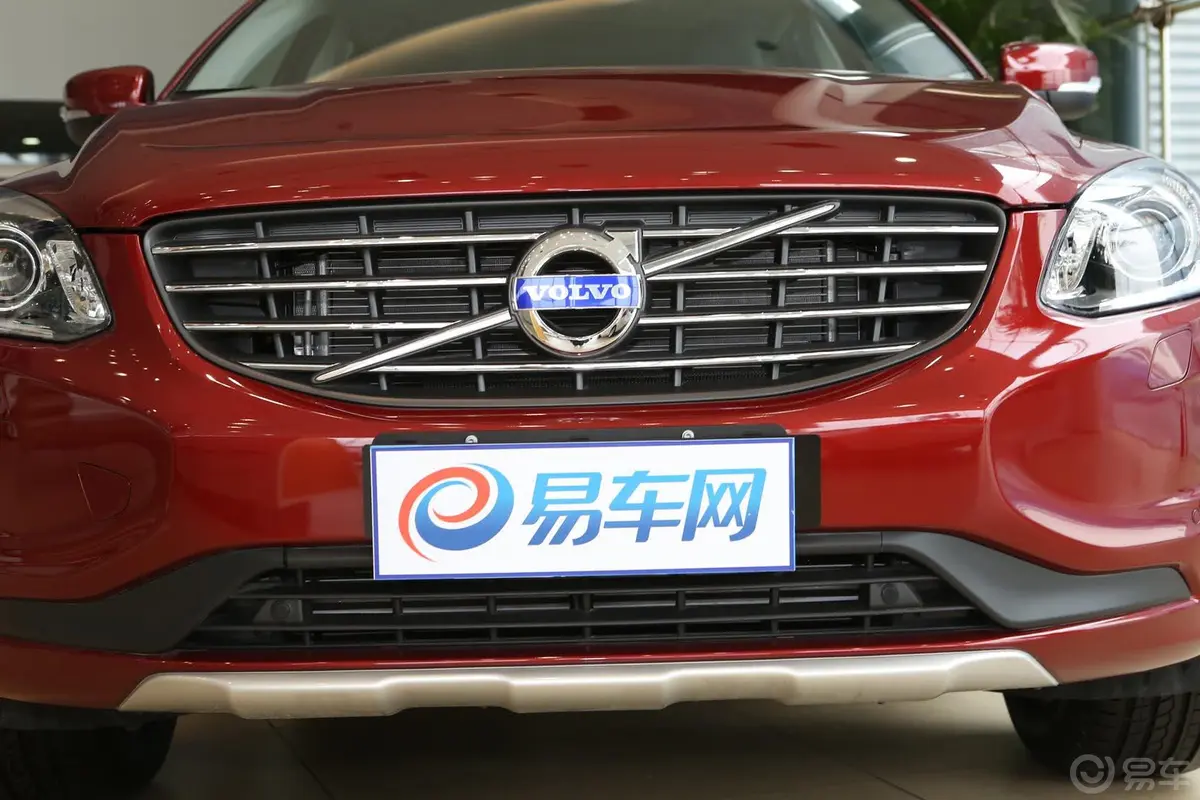 沃尔沃XC60(进口)3.0T T6 智逸版前格栅侧俯拍