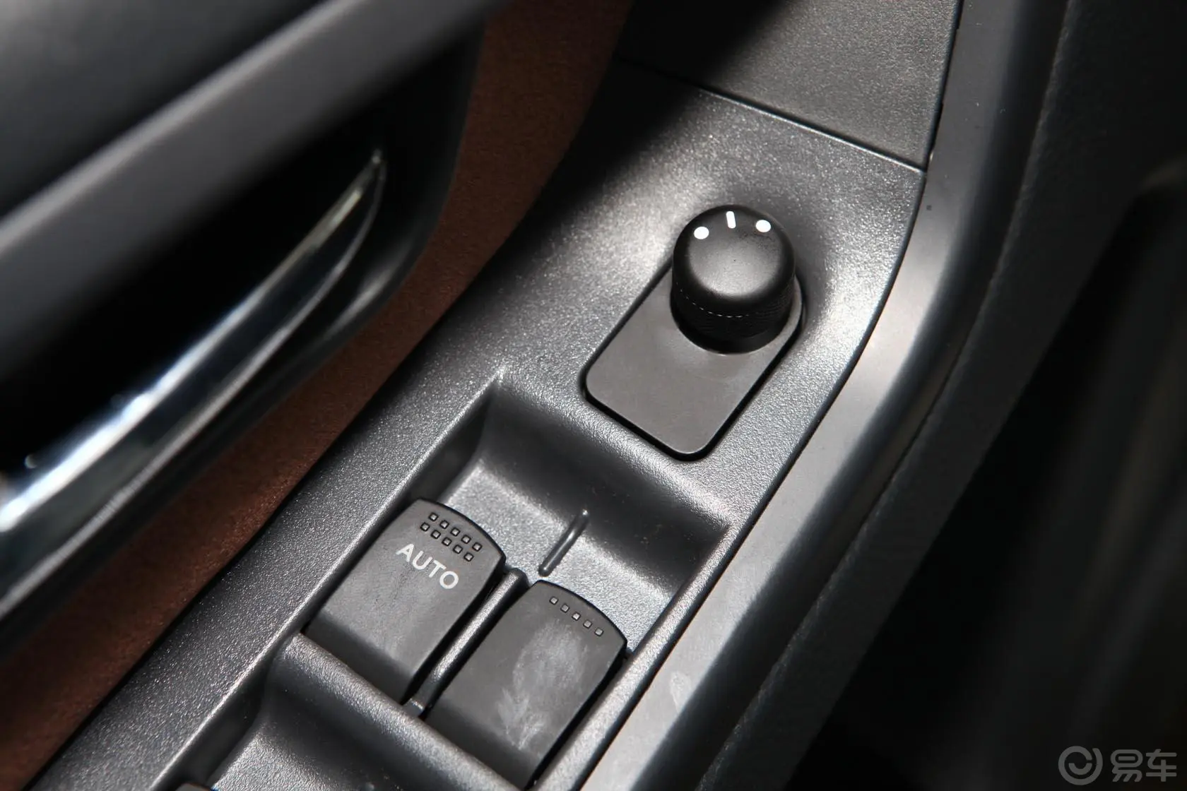 天语 SX4两厢 酷锐版 1.6L 自动 灵动型外后视镜控制键