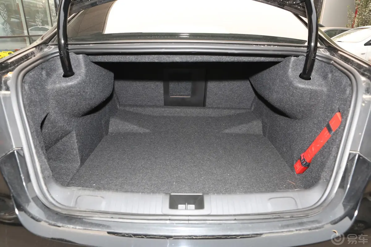 荣威9502.0L 自动 舒适版行李箱空间