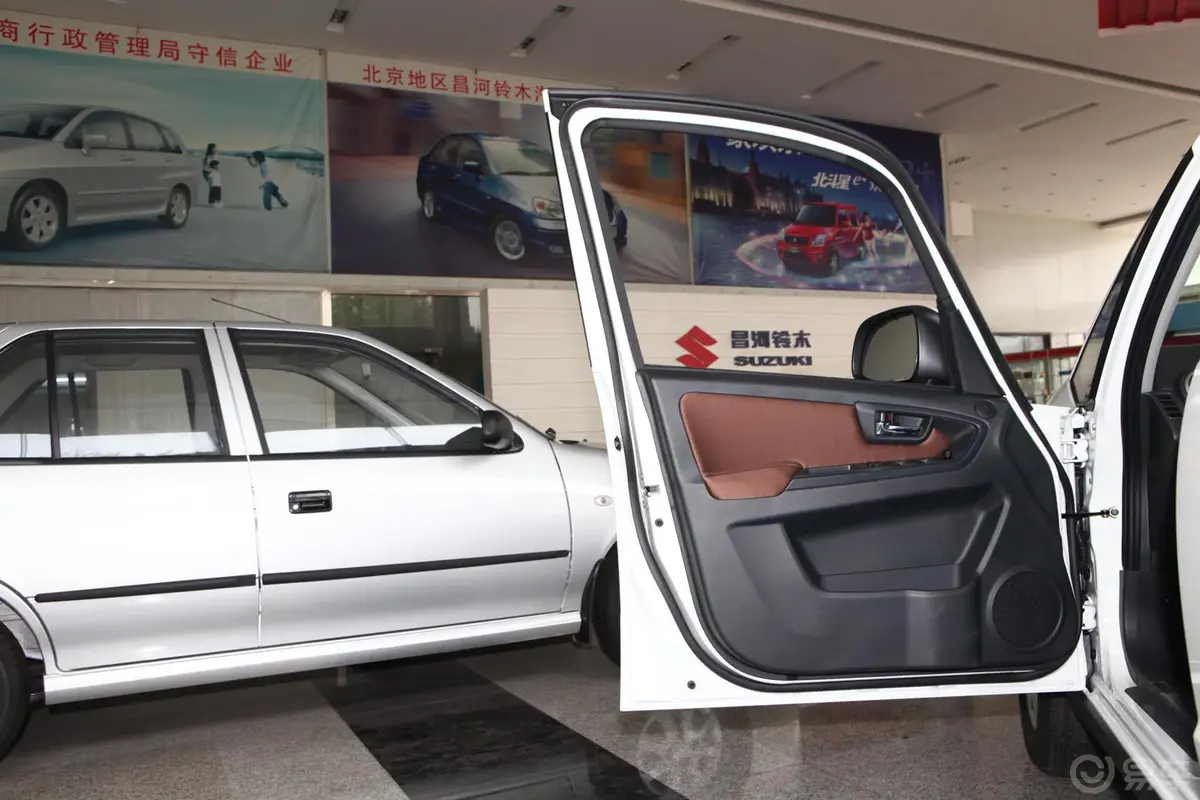 天语 SX4两厢 酷锐版 1.6L 自动 灵动型驾驶员侧车门内门板