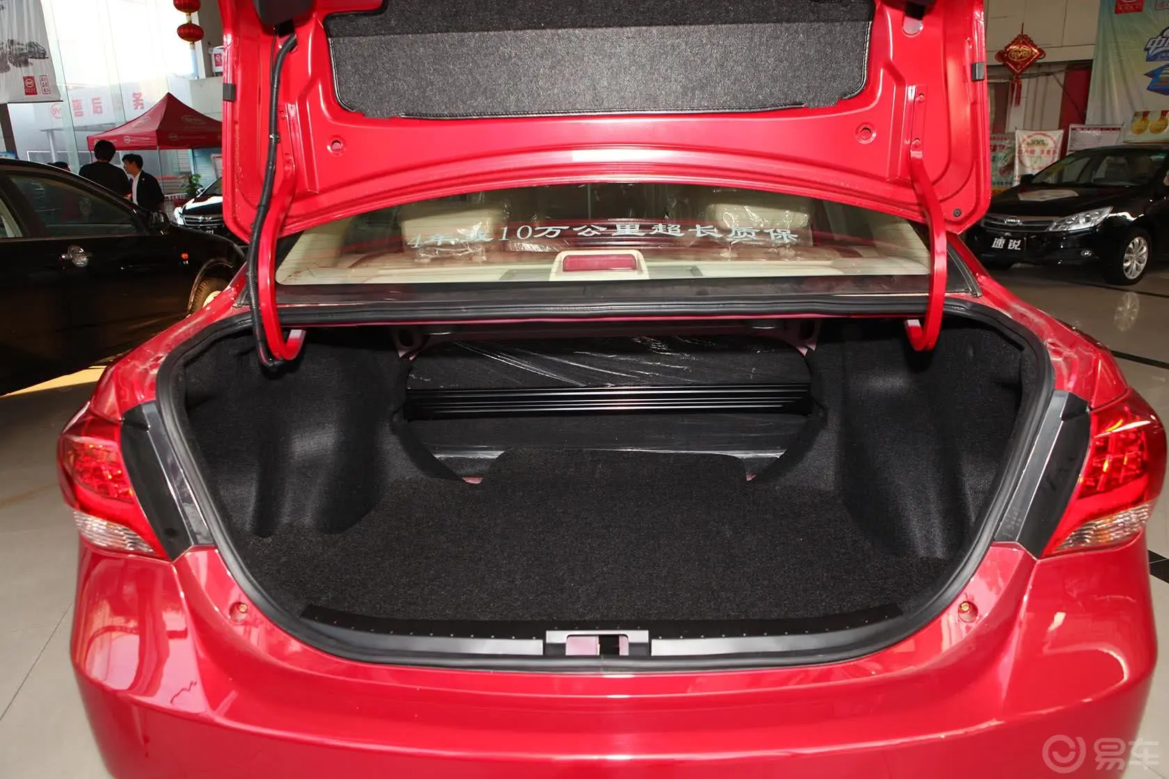 比亚迪L31.5L 自动 尊贵型行李箱空间