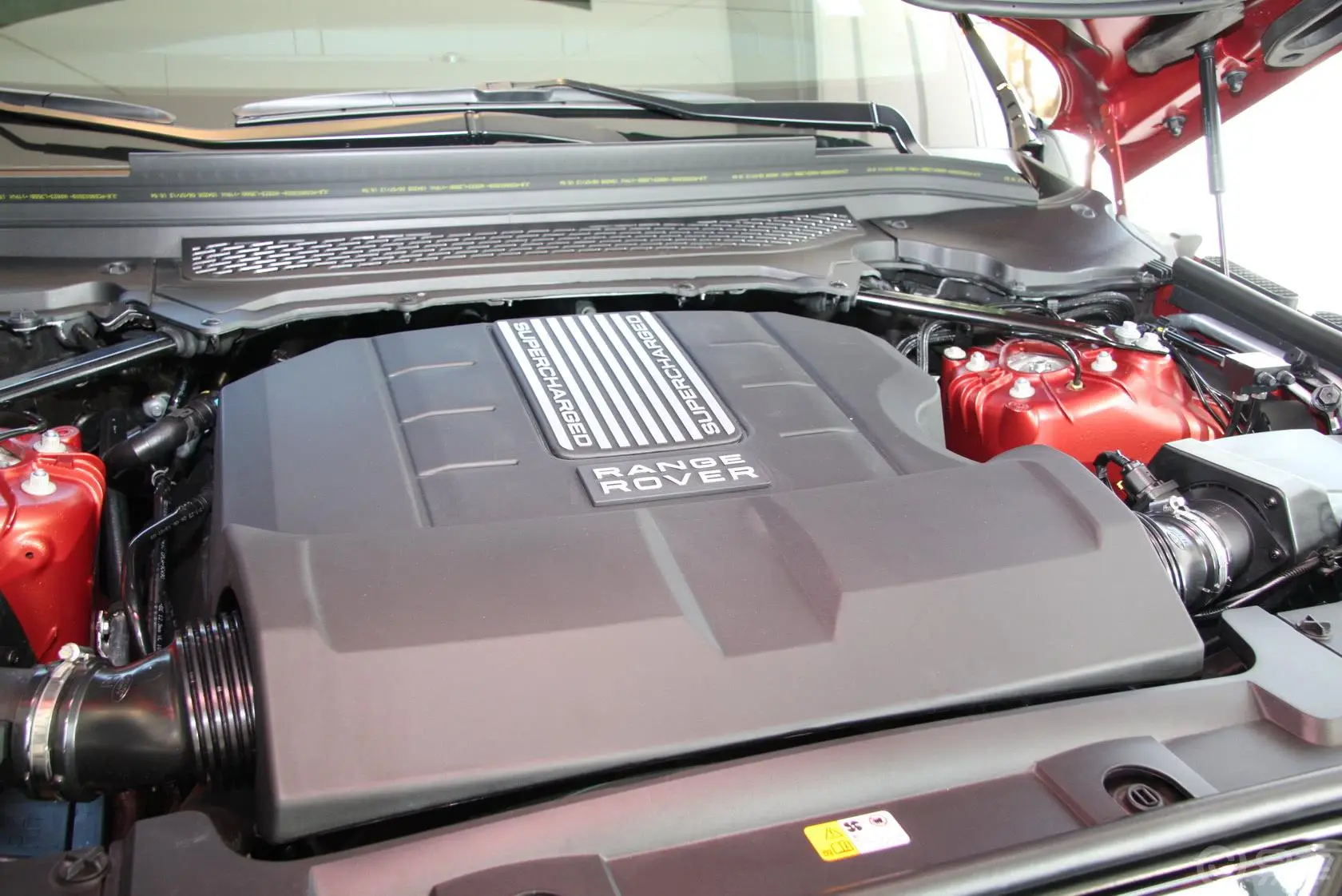 揽胜运动版3.0 V6 SC 汽油版 智利红限量版内饰