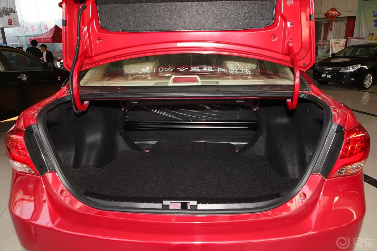 比亚迪L31.5L 自动 尊贵型行李箱空间