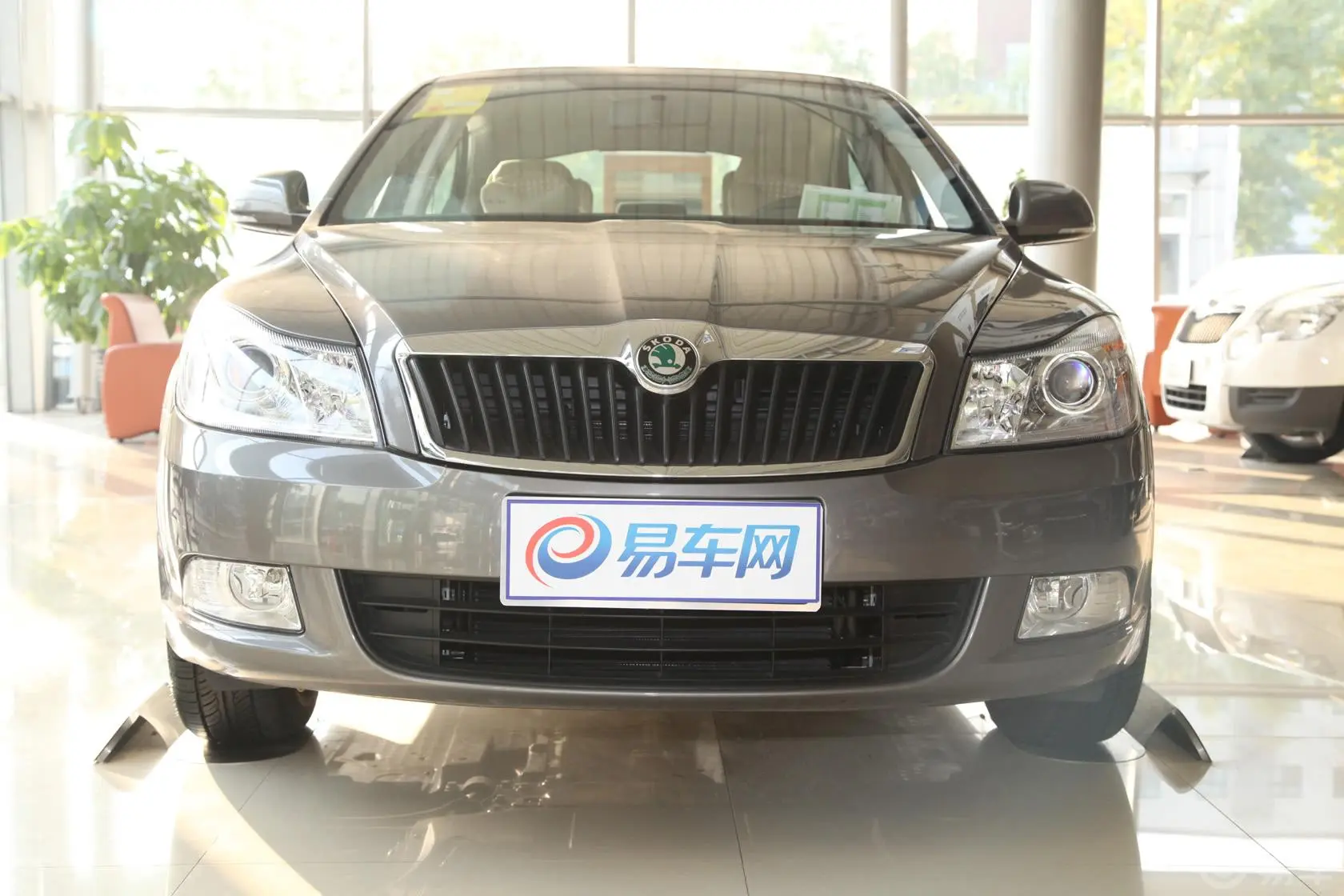 明锐1.8 TSI DSG 逸俊版正前水平