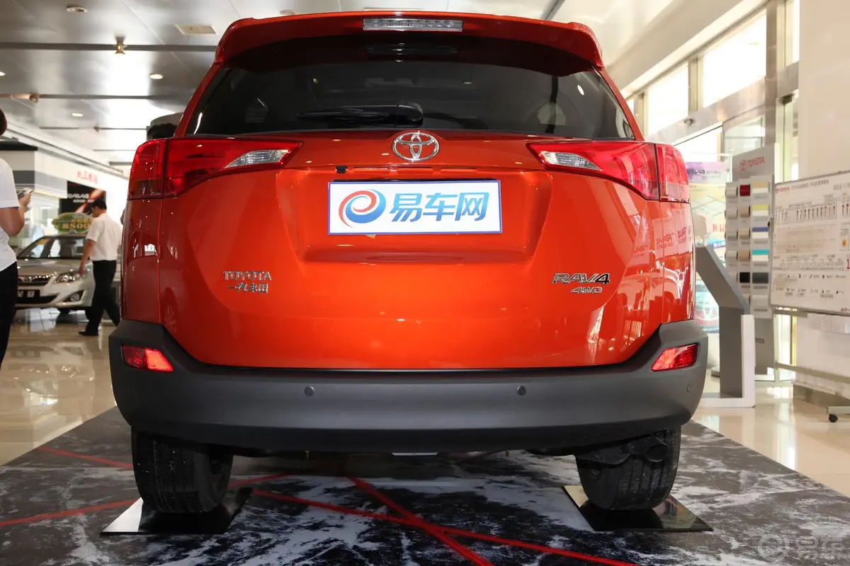 RAV4荣放2.5L 手自一体 尊贵版外观