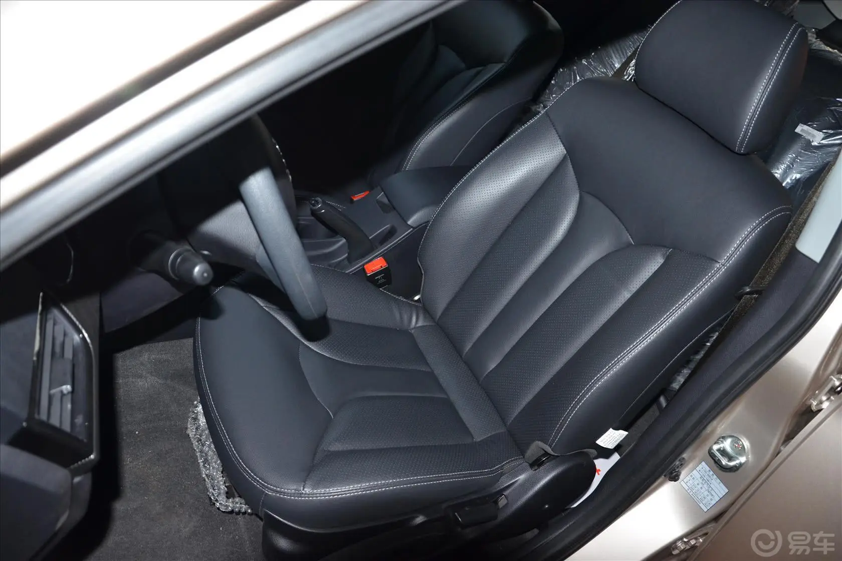 V6菱仕1.5L CVT 标准版驾驶员座椅
