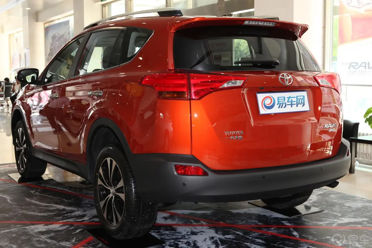 RAV4荣放2.5L 手自一体 豪华版外观