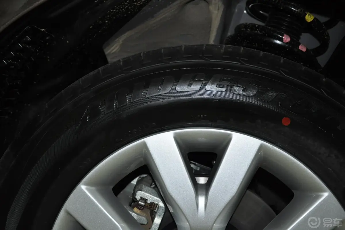 楼兰3.5L CVT 荣耀版轮胎规格