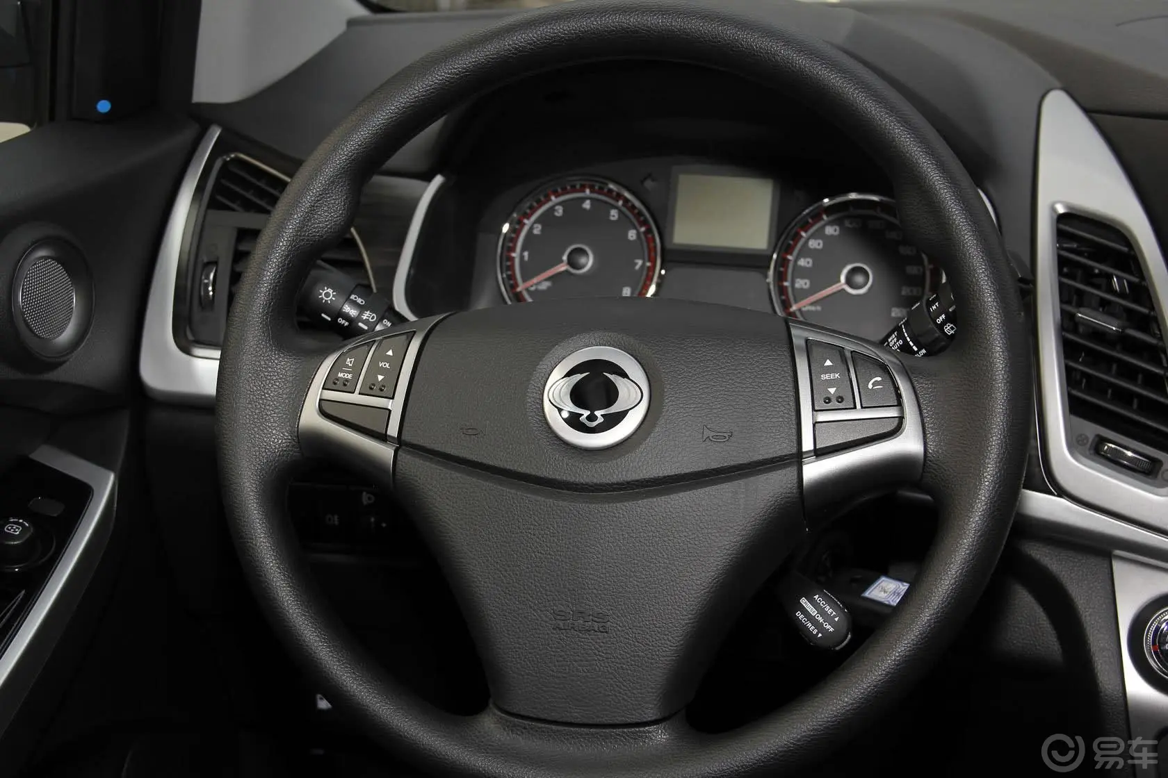 柯兰多2.0L 手动 两驱 舒适导航版 汽油方向盘