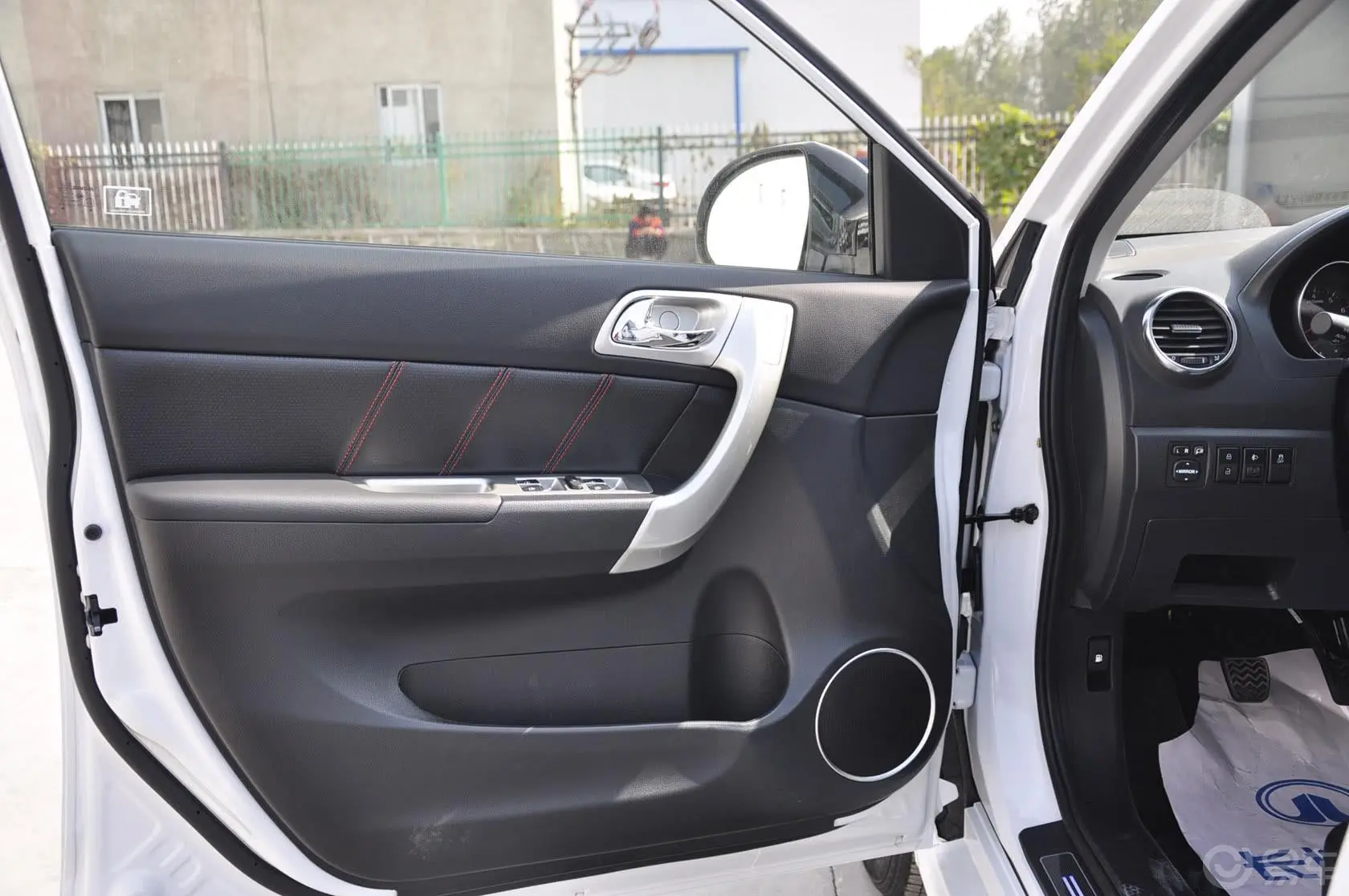 哈弗H6升级版 1.5T 手动 四驱 尊贵型驾驶员侧车门内门板