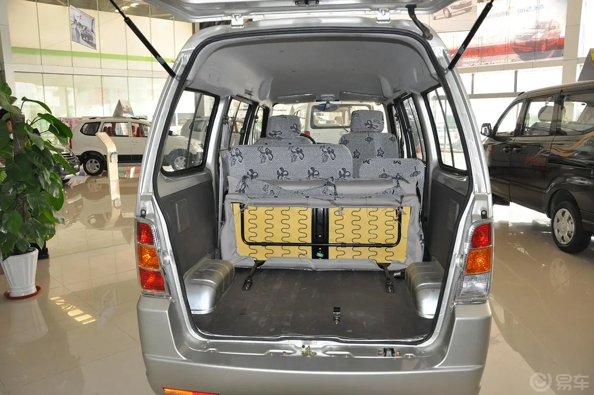 佳宝V52V52 实用型行李箱空间