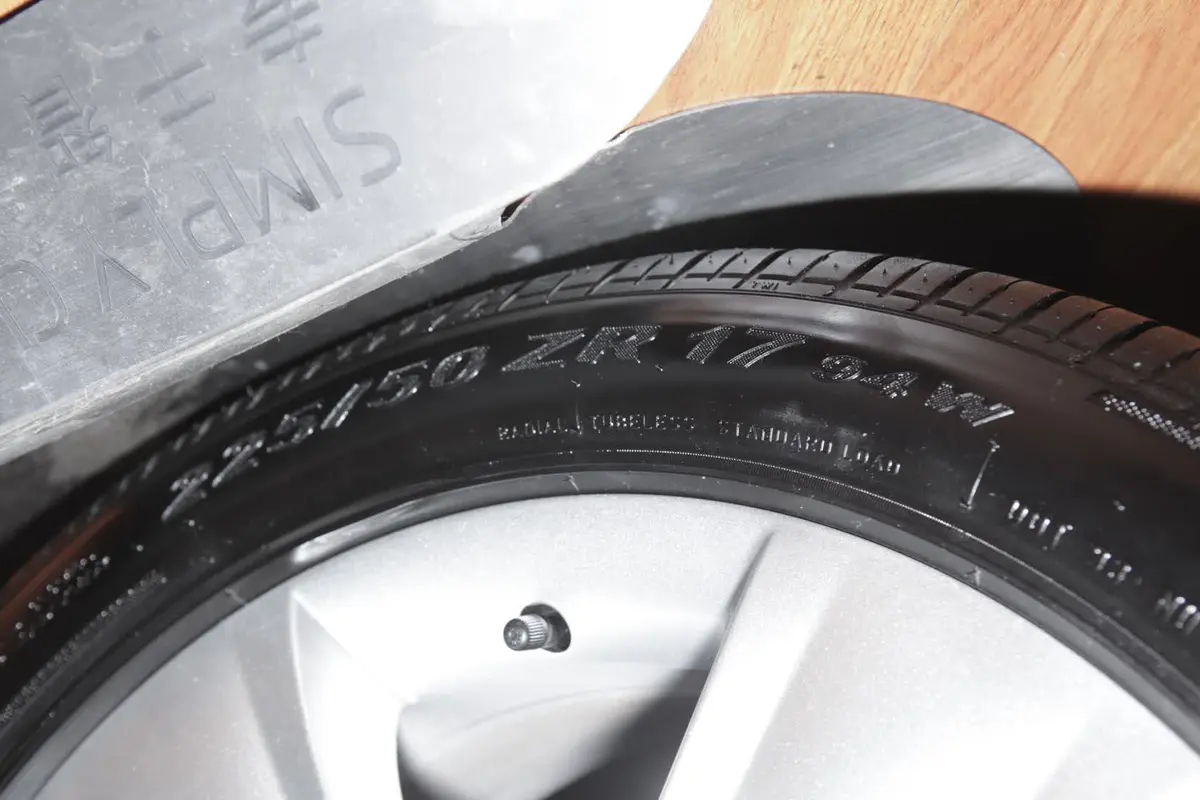 Yeti(进口)1.8L 双离合 尊享版轮胎规格